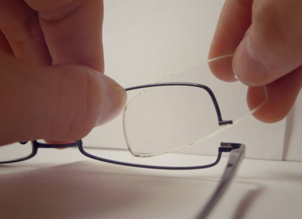 How to take out glasses lenses on sale