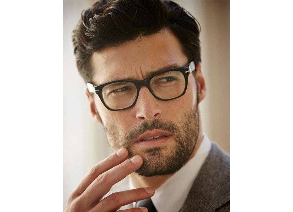 What are some types of hairstyles that suit a male with an oval face w