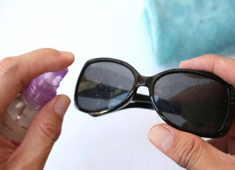 how to remove scratches from glasses