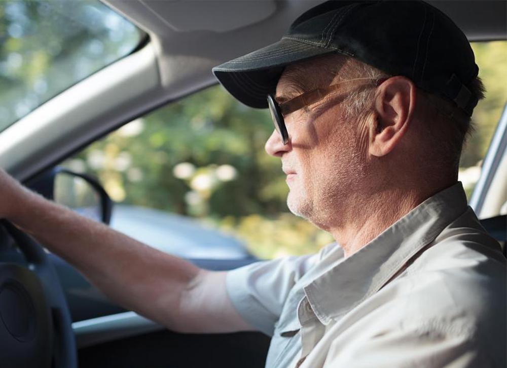 Can you wear blue light glasses while driving